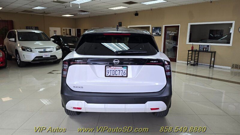 Used 2025 Nissan Kicks SV FWD image 9