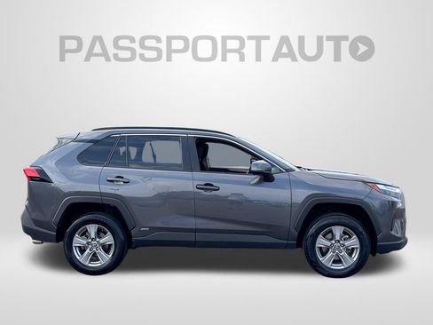 Used 2024 Toyota RAV4 LE AWD/4WD image 9