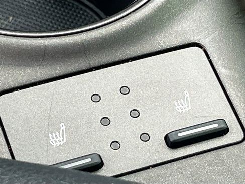 Used 2022 Toyota Camry SE w/ Cold Weather Package image 20