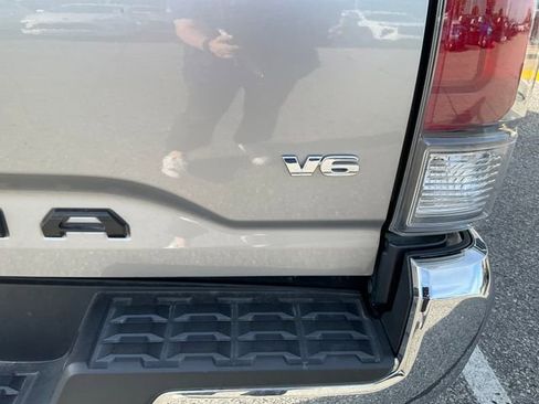 Used 2021 Toyota Tacoma TRD Off-Road AWD/4WD image 10