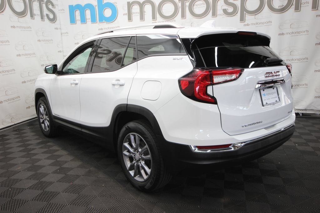Used 2023 GMC Terrain SLT AWD/4WD image 4