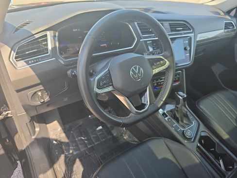 Used 2022 Volkswagen Tiguan SE AWD/4WD image 15