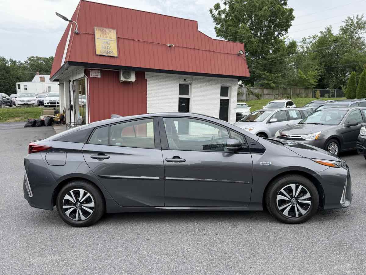 Used 2017 Toyota Prius Prime Premium FWD image 8
