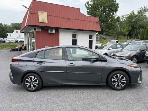Used 2017 Toyota Prius Prime Premium FWD image 8
