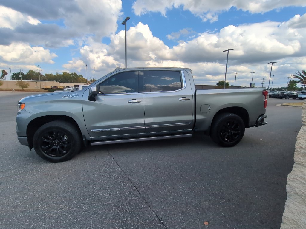Used 2024 Chevrolet Silverado 1500 High Country w/ Technology Package AWD/4WD image 7