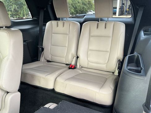Used 2018 Ford Explorer XLT w/ Equipment Group 202A image 32