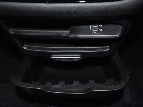 New 2026 Chrysler Pacifica Select image 18