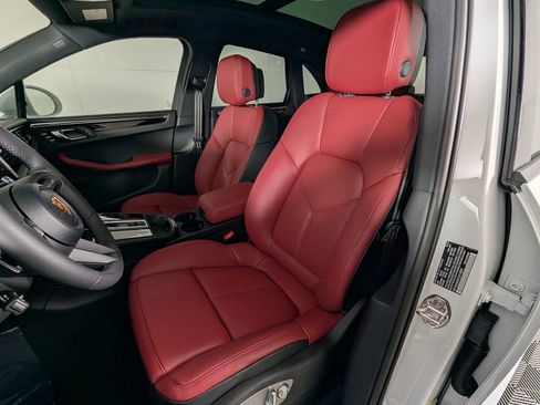 New 2026 Porsche Macan image 5