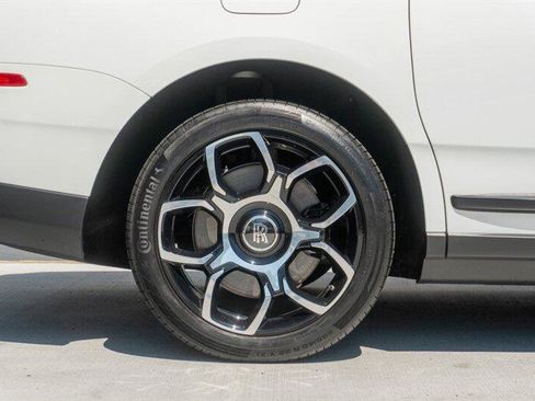 Used 2024 Rolls-Royce Cullinan Black Badge image 48