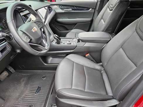 Certified 2025 Cadillac XT6 Premium Luxury w/ LPO, Floor Liner Package FWD image 7