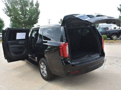 Used 2023 GMC Yukon XL SLE w/ Gmc Pro Safety Plus Package RWD image 18