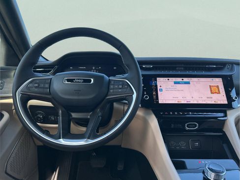 New 2026 Jeep Grand Cherokee Limited RWD image 10