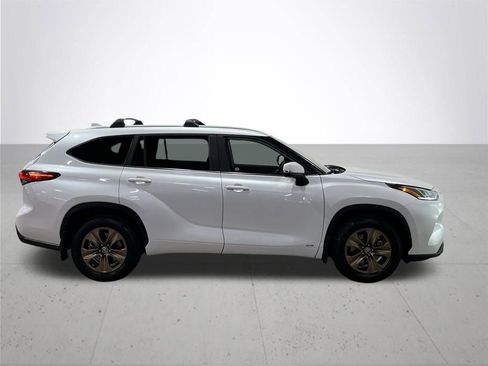 Used 2023 Toyota Highlander Bronze Edition image 9