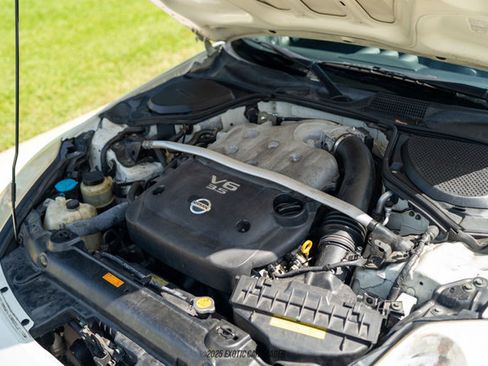 Used 2004 Nissan 350Z Touring w/ Cargo Convenience Pkg image 15