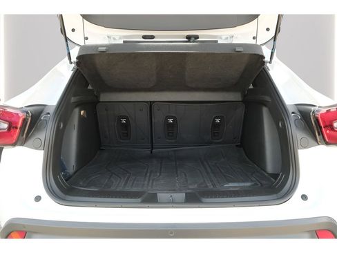 Used 2025 Chevrolet Trax RS w/ Sunroof Package FWD image 31