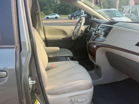 Used 2013 Toyota Sienna XLE FWD image 17