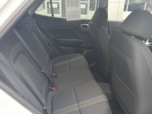 Used 2021 Hyundai Venue SEL w/ Premium Package FWD image 9