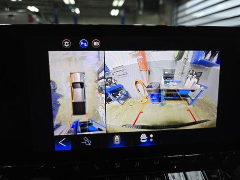 Used 2023 Chevrolet Colorado Z71 w/ Z71 Convenience Package 2 image 23