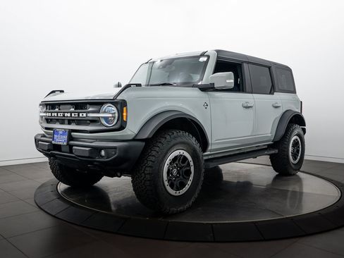 Used 2022 Ford Bronco Outer Banks w/ Sasquatch Package AWD/4WD image 6