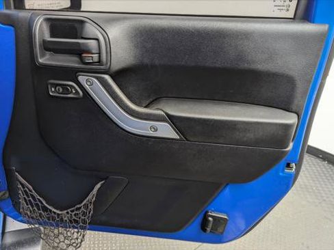 Used 2015 Jeep Wrangler Unlimited Sahara image 22