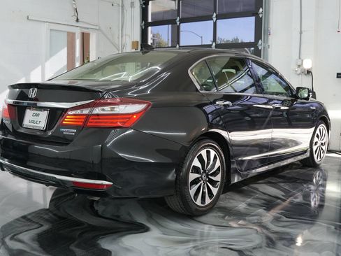Used 2017 Honda Accord Touring image 31