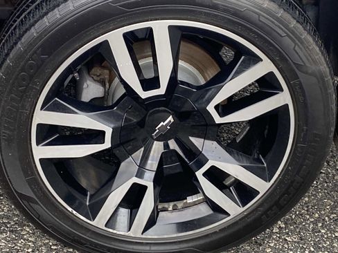 Used 2018 Chevrolet Tahoe LT w/ RST Edition image 30