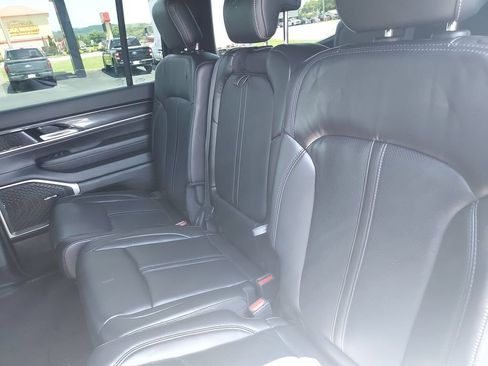 Used 2023 Jeep Wagoneer 4WD w/ Premium Group I image 29
