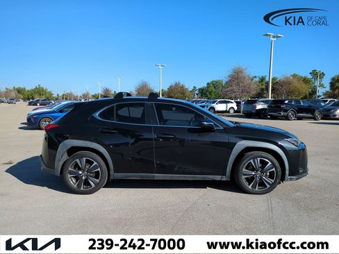 Used 2019 Lexus UX 200 image 4
