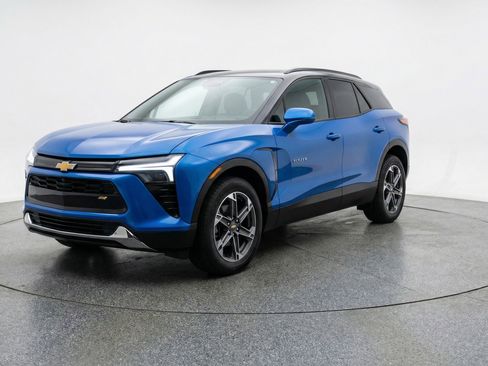 Used 2025 Chevrolet Blazer LT image 3