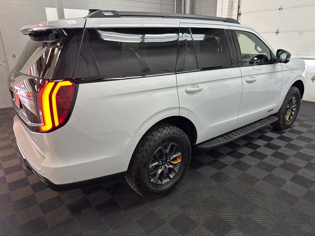 Used 2025 Ford Expedition Tremor AWD/4WD image 10