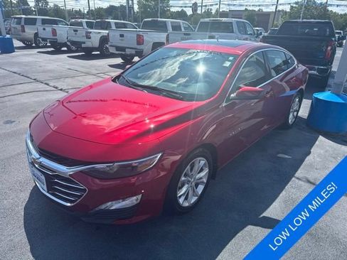 Used 2021 Chevrolet Malibu LT FWD image 1