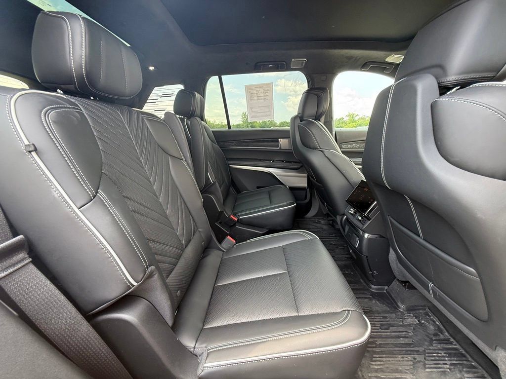 Certified 2026 Cadillac Vistiq Platinum w/ LPO, Floor Liner Package AWD/4WD image 35