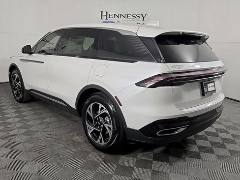 Used 2026 Lincoln Nautilus Premier AWD/4WD image 6