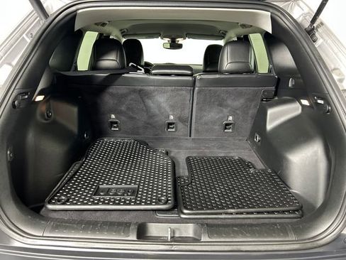 Used 2019 Jeep Cherokee Latitude Plus w/ Comfort/Convenience Group image 27