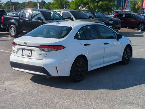 Used 2022 Toyota Corolla LE FWD image 4