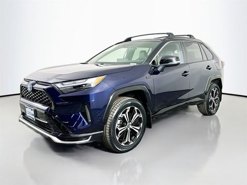 Certified 2022 Toyota RAV4 XSE image 3