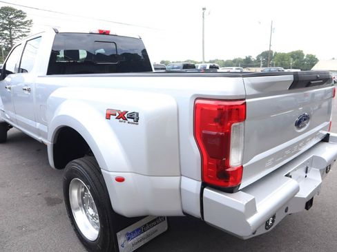 Used 2017 Ford F450 Lariat w/ Tow Technology Bundle AWD/4WD image 7