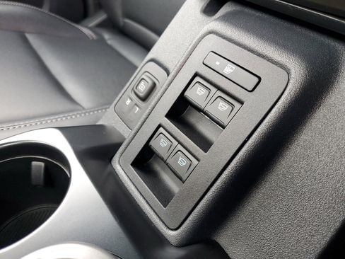 Used 2025 Ford Bronco Badlands image 28