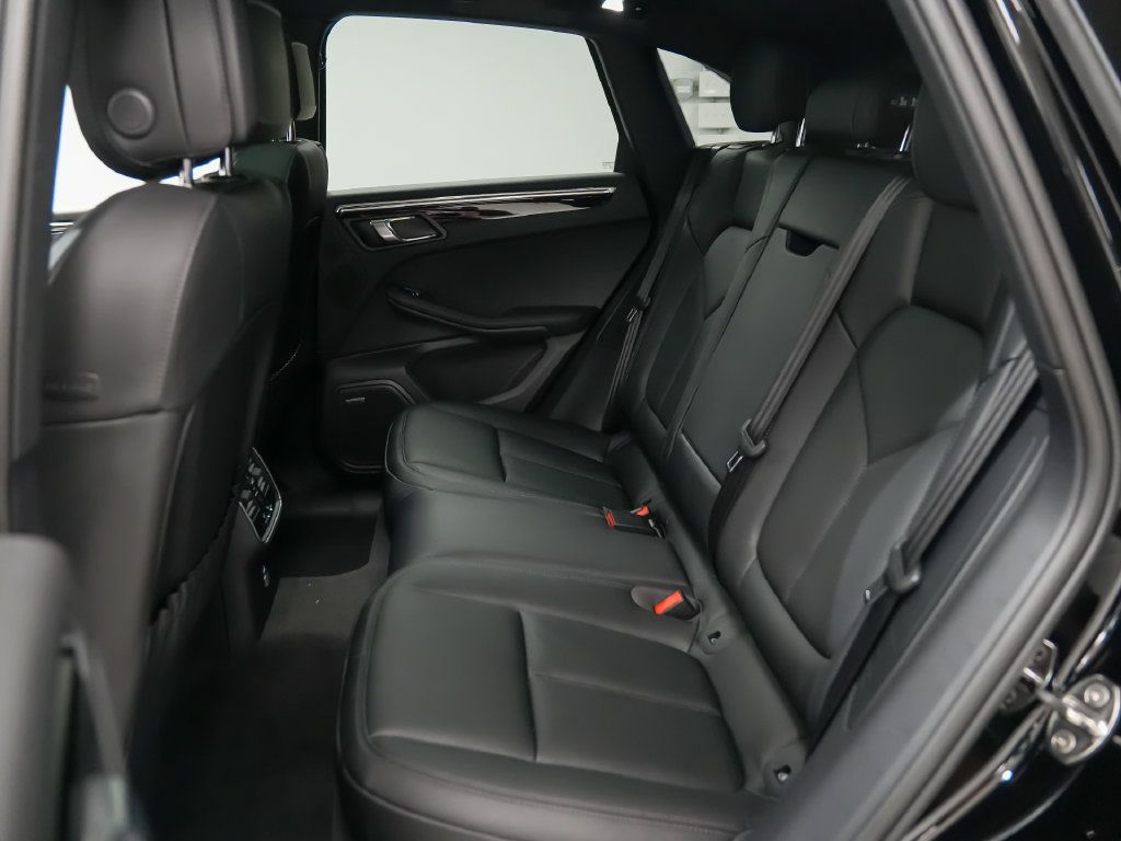 Used 2026 Porsche Macan AWD/4WD image 18