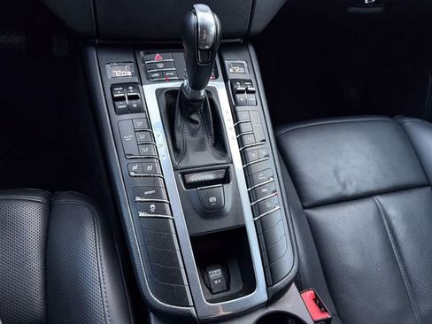 Used 2017 Porsche Macan AWD/4WD image 12