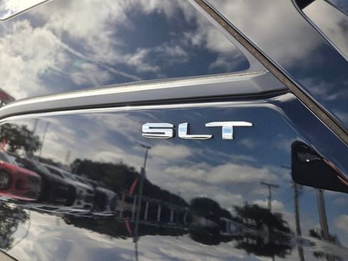 Used 2022 GMC Terrain SLT w/ LPO, Floor Liner Package AWD/4WD image 10