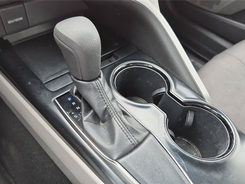 Used 2019 Toyota Camry FWD image 19