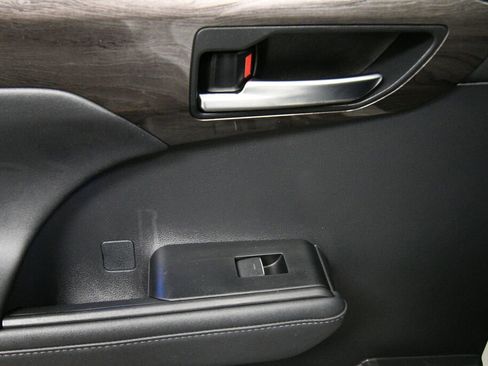 Used 2021 Toyota Highlander Platinum image 23