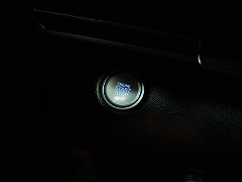 Used 2022 Hyundai Elantra SEL FWD image 16
