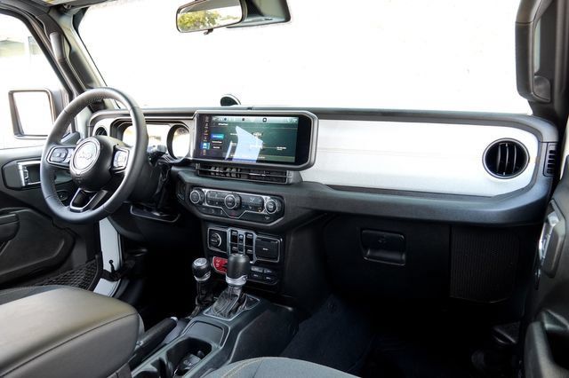 Used 2025 Jeep Wrangler Unlimited Sport AWD/4WD image 12