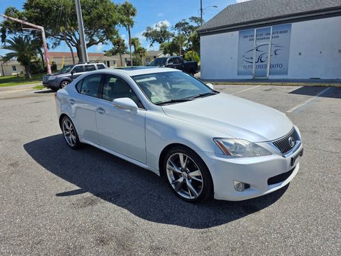 Used 2010 Lexus IS 250 w/ Preferred Accessory Package RWD image 2
