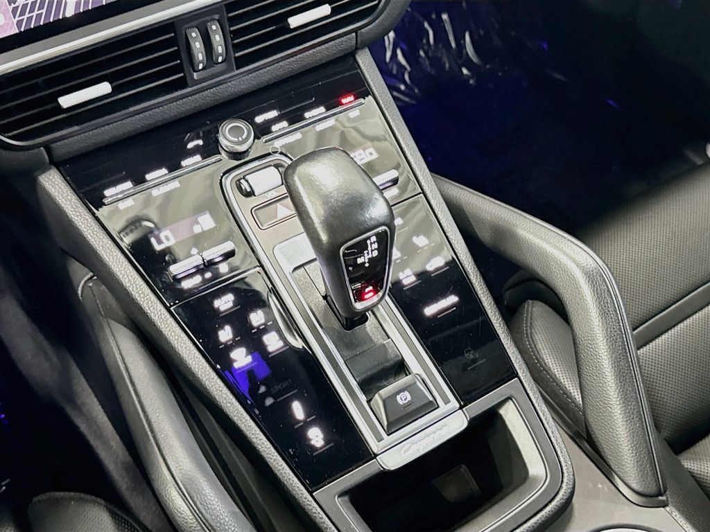 Used 2022 Porsche Cayenne Platinum Edition AWD/4WD image 19