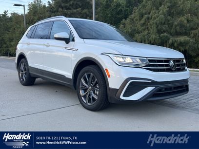Used 2023 Volkswagen Tiguan SE w/ Panoramic Sunroof Package
