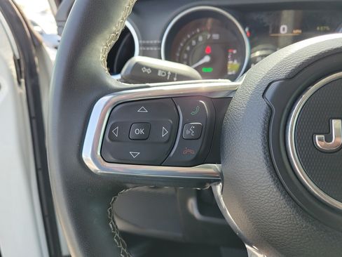 Used 2023 Jeep Wrangler Unlimited Sahara AWD/4WD image 19