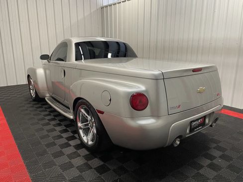 Used 2005 Chevrolet SSR w/ Preferred Equipment Group RWD image 6